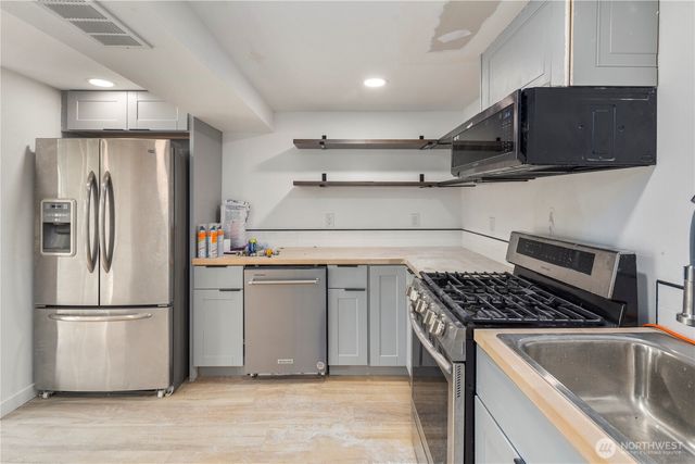 900 NE 105th St, Seattle, WA 98125