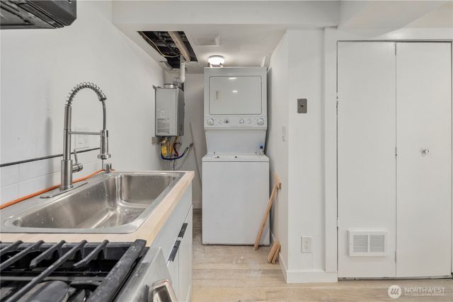 900 NE 105th St, Seattle, WA 98125