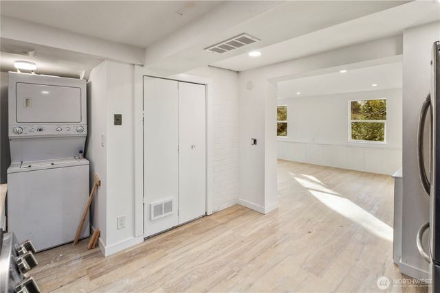 900 NE 105th St, Seattle, WA 98125