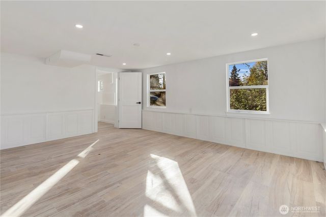 900 NE 105th St, Seattle, WA 98125