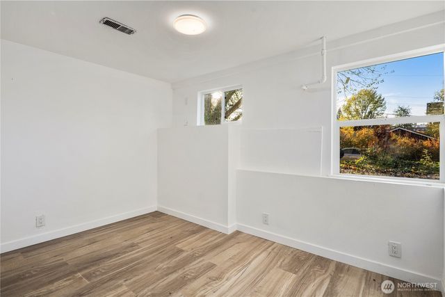 900 NE 105th St, Seattle, WA 98125