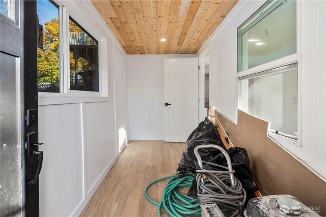 900 NE 105th St, Seattle, WA 98125