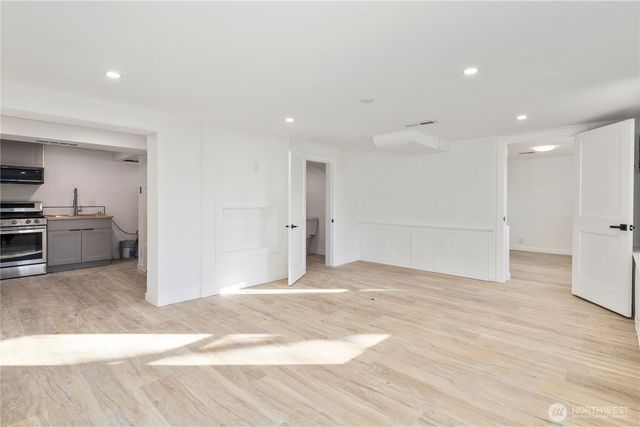 900 NE 105th St, Seattle, WA 98125