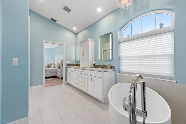 17104 Crossgate Drive, Jupiter, FL 33477