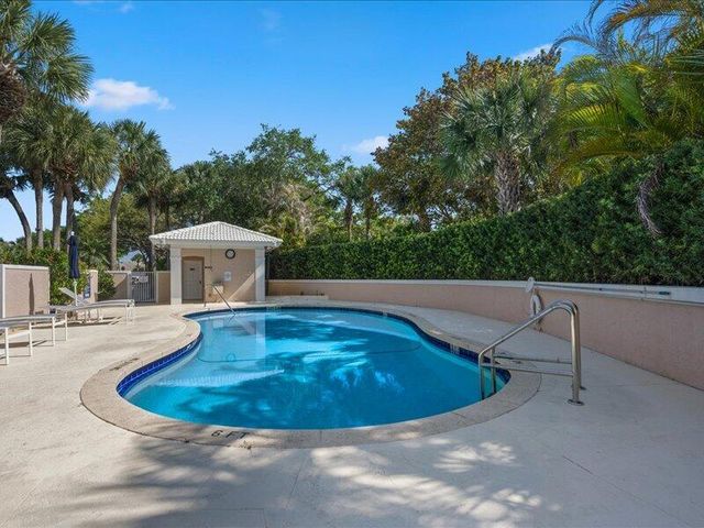 17104 Crossgate Drive, Jupiter, FL 33477