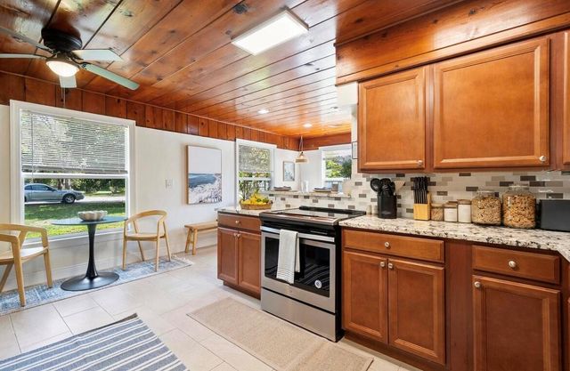 727 S Lake Drive, Lantana, FL 33462