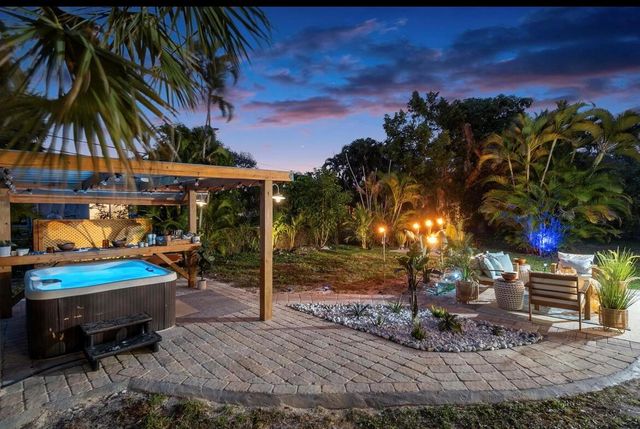 727 S Lake Drive, Lantana, FL 33462
