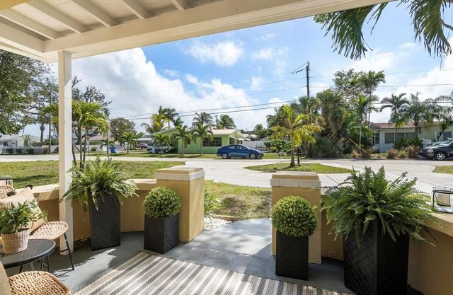 727 S Lake Drive, Lantana, FL 33462