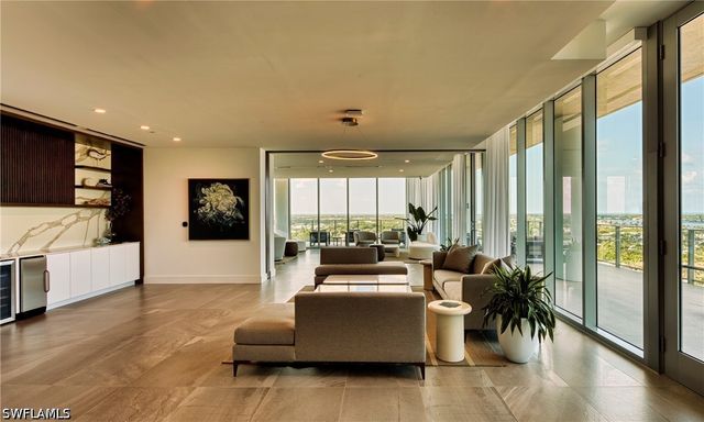 1950 Mayfair ST PH9, Naples, FL 34104