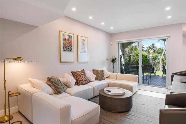 20940 NE 31st Place, Aventura, FL 33180