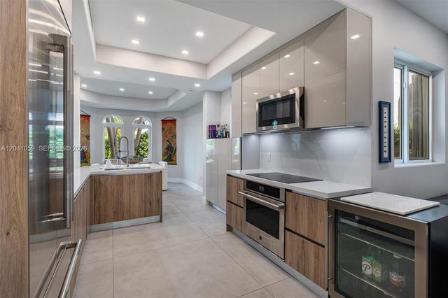 20940 NE 31st Place, Aventura, FL 33180