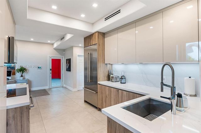 20940 NE 31st Place, Aventura, FL 33180