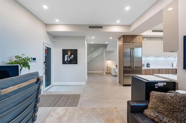 20940 NE 31st Place, Aventura, FL 33180