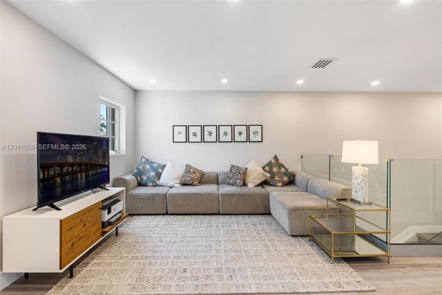 20940 NE 31st Place, Aventura, FL 33180