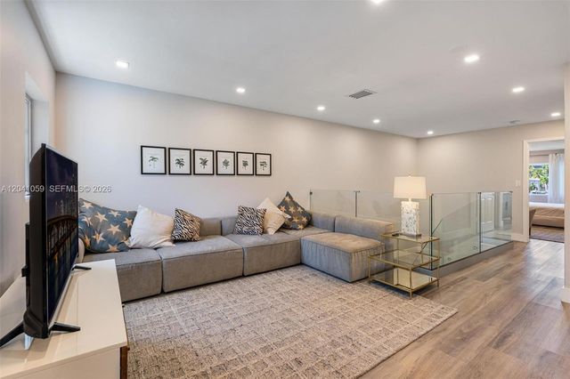 20940 NE 31st Place, Aventura, FL 33180