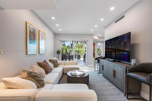 20940 NE 31st Place, Aventura, FL 33180