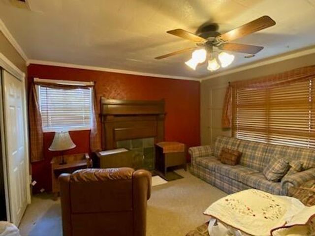 6 Post Oak, Huntsville, TX 77320