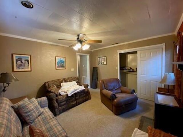 6 Post Oak, Huntsville, TX 77320
