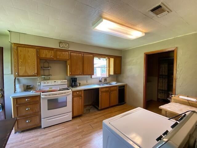 6 Post Oak, Huntsville, TX 77320