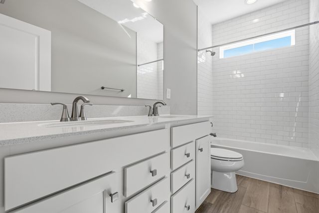 4537 Corsican Loop E, Hilliard, OH 43026