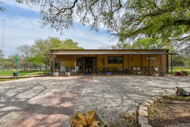 2044 Cr 343, Hondo, TX 78861