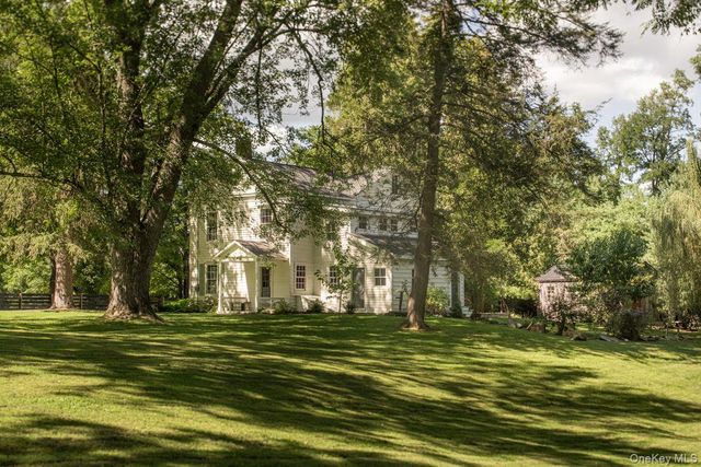 24 Van Wyck Lane, Claverack, NY 12534