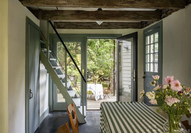 24 Van Wyck Lane, Claverack, NY 12534