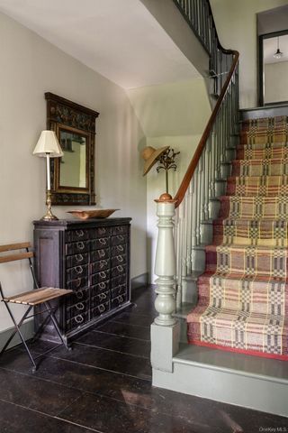 24 Van Wyck Lane, Claverack, NY 12534