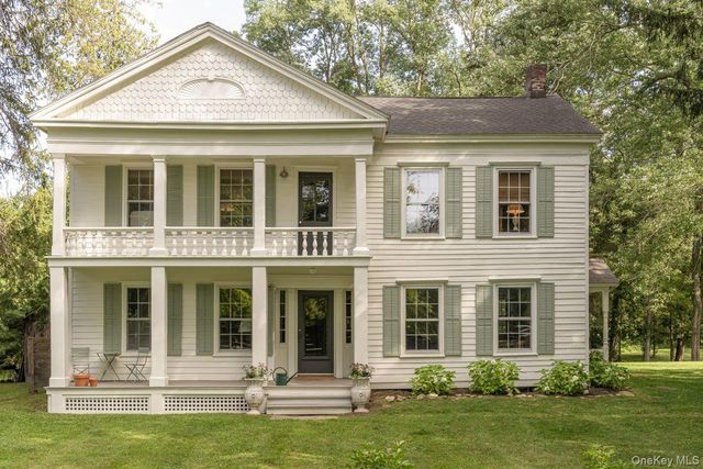 24 Van Wyck Lane, Claverack, NY 12534