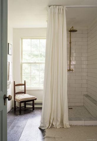 24 Van Wyck Lane, Claverack, NY 12534