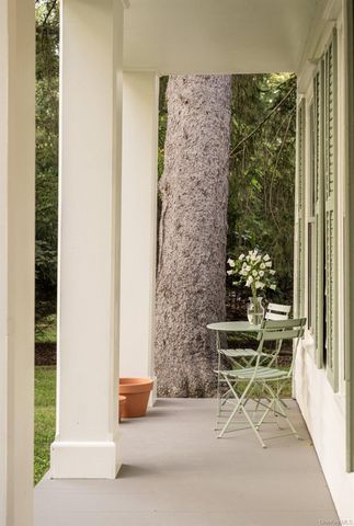 24 Van Wyck Lane, Claverack, NY 12534