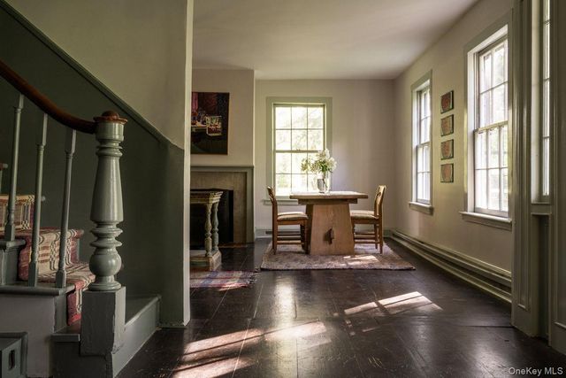 24 Van Wyck Lane, Claverack, NY 12534