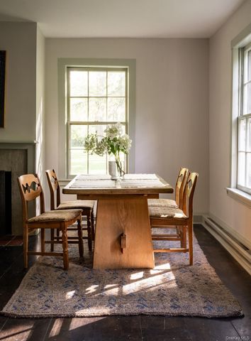 24 Van Wyck Lane, Claverack, NY 12534