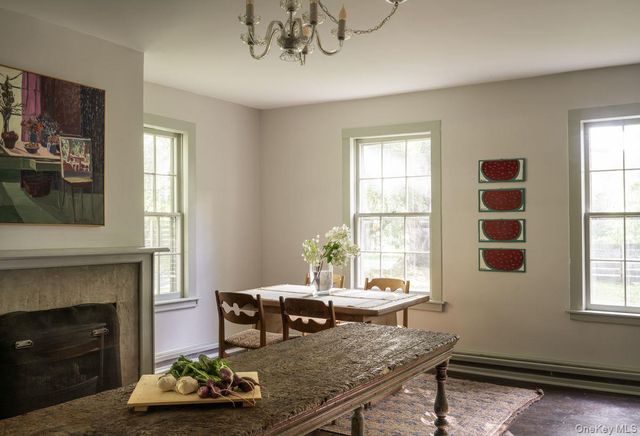 24 Van Wyck Lane, Claverack, NY 12534