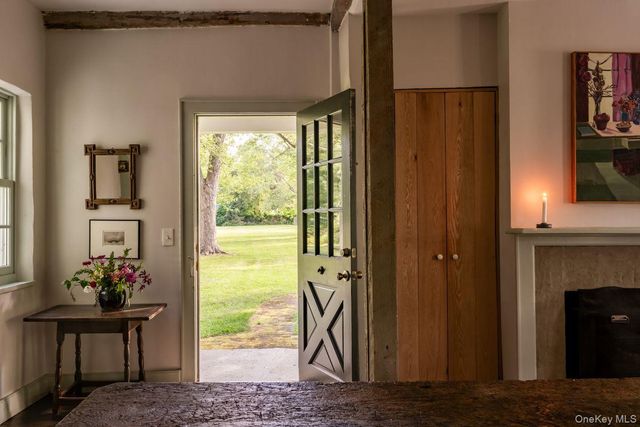 24 Van Wyck Lane, Claverack, NY 12534