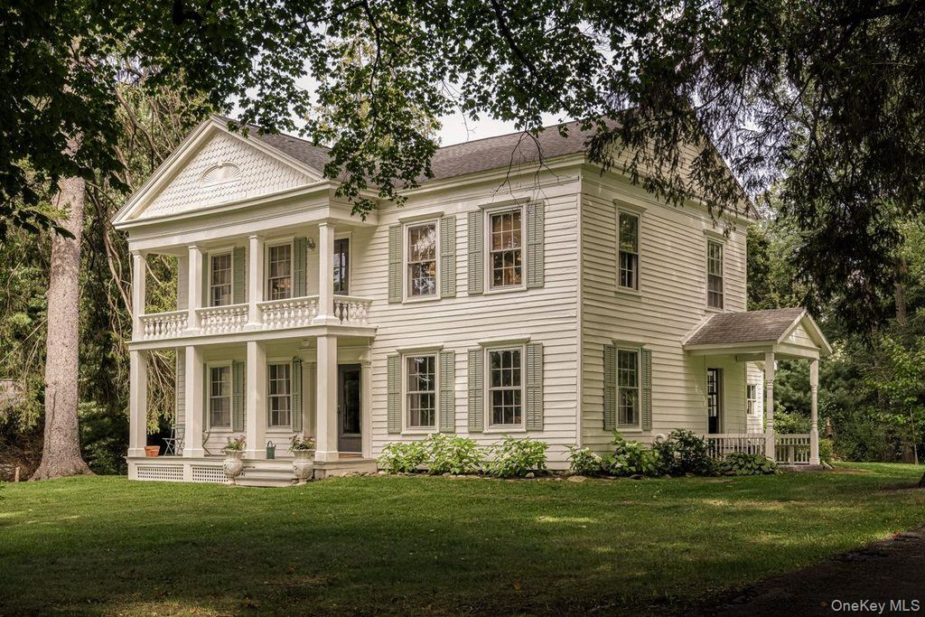 24 Van Wyck Lane, Claverack, NY 12534