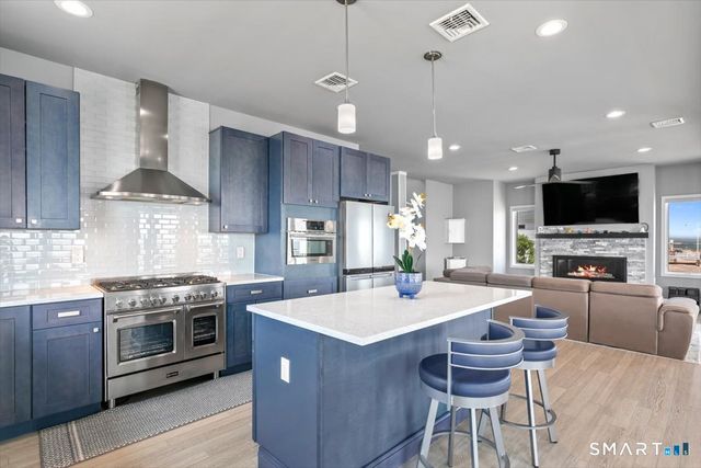 6 First Avenue, East Haven, CT 06512