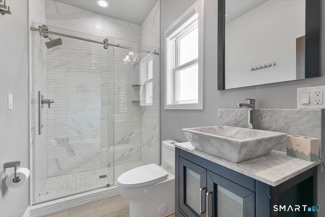 6 First Avenue, East Haven, CT 06512
