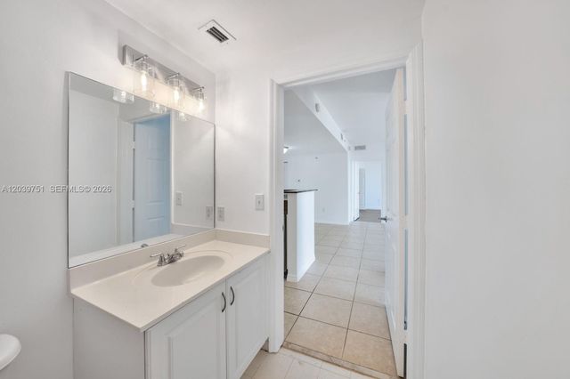 215 SW 42nd Ave 507, Miami, FL 33134