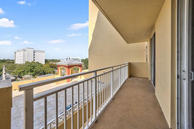 215 SW 42nd Ave 507, Miami, FL 33134