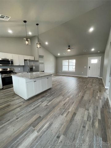 5905 Bluestem Way, Chelsea, OK 74016