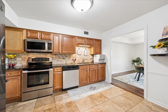 3851 Mission Hills Road 502, Northbrook, IL 60062