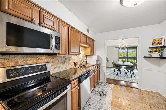 3851 Mission Hills Road 502, Northbrook, IL 60062