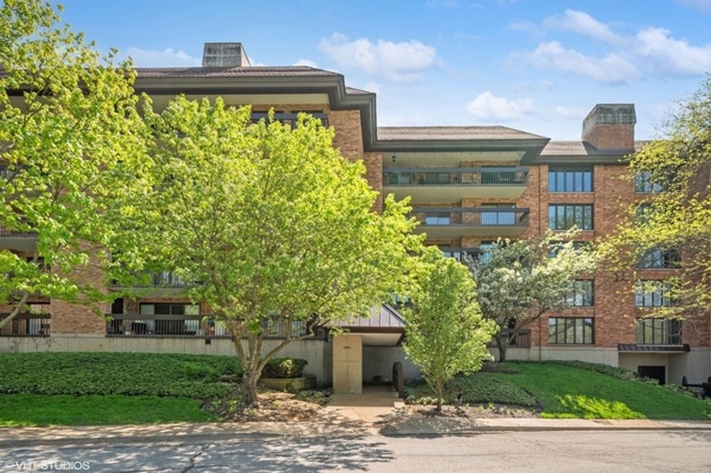 3851 Mission Hills Road 502, Northbrook, IL 60062