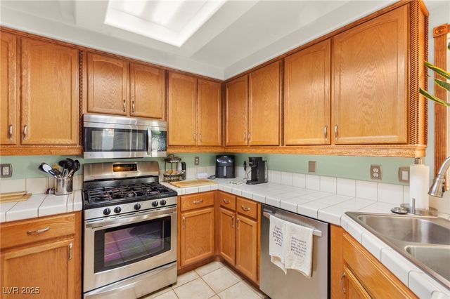 9522 Arrowhead Falls Court, Las Vegas, NV 89148