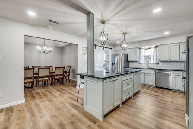 4302 Kingswick Drive, Arlington, TX 76016