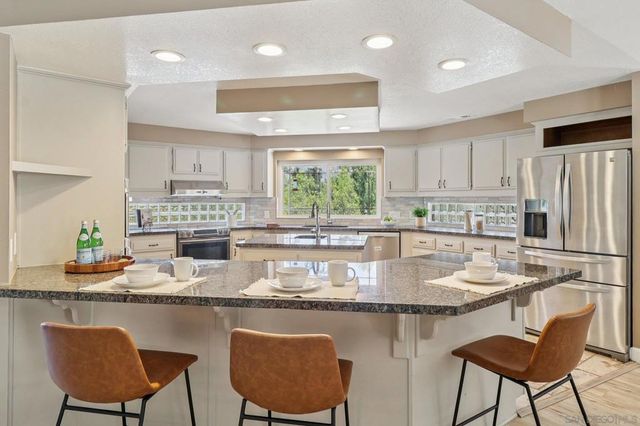 11810 Hi Ridge Rd, Lakeside, CA 92040