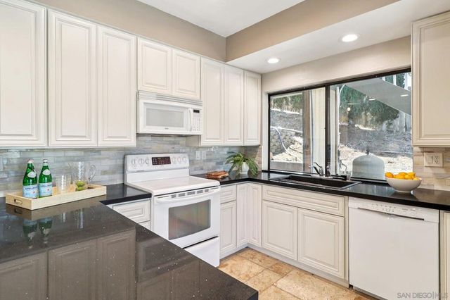 11810 Hi Ridge Rd, Lakeside, CA 92040