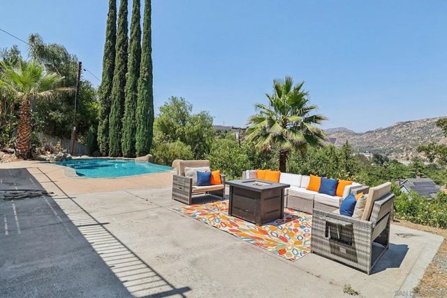 11810 Hi Ridge Rd, Lakeside, CA 92040