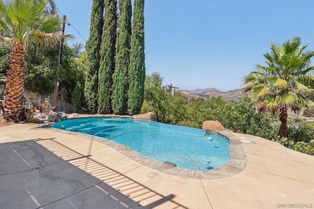 11810 Hi Ridge Rd, Lakeside, CA 92040